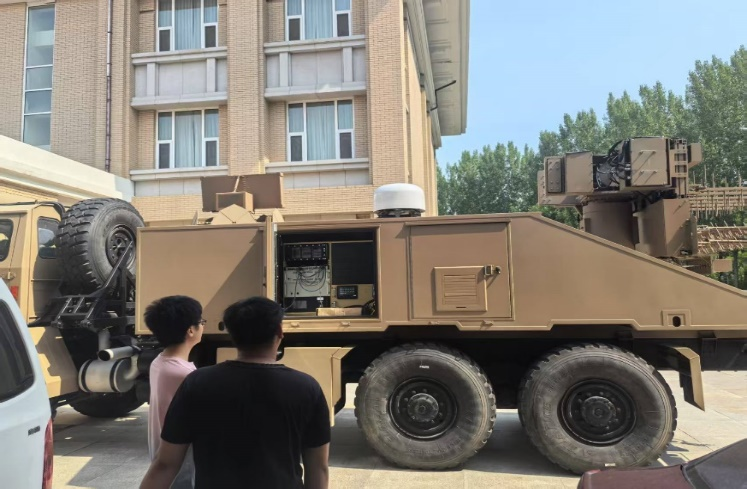 重大活动要地低空安防：车载一体化系统部署作业（达沃斯案例区展示占位图，可替换为论坛现场）